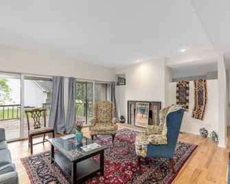 Football, Colleges & Cities: Sleeps 11; 5 Br; Location, Comfort & Style! - Chelsea - Sala de estar