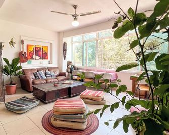 Ith Sayulita Amazing Surf Hostel - Sayulita - Wohnzimmer