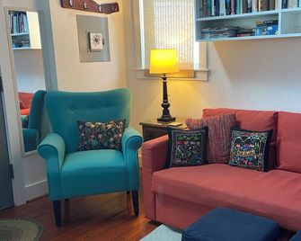 Award-winning Apartment in Downtown Boerne - Boerne - Wohnzimmer