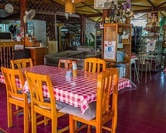 Rimtalay Resort Koh Si Chang - Chonburi - Restaurang