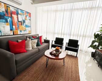 Modern Apartment with easy access - Bajos de Haina - Sala de estar
