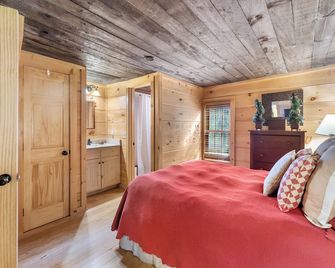 Rent two nights, get the third free! (Some Blackout Dates Apply) - Valle Crucis - Bedroom