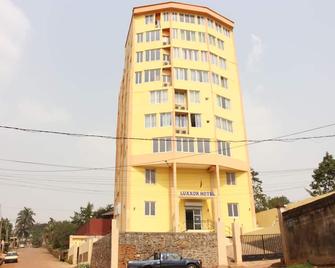 Luxxor Hôtel - Yaoundé - Building