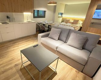 Sanxenxo Deluxe Apartamentos - Portonovo - Wohnzimmer