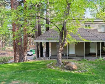 Cozy Forest Hideaway in Incline Village Private Balcony Sierra Solace by Avantstay - Incline Village