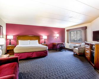 AmericInn by Wyndham Medora - מדורה - חדר שינה