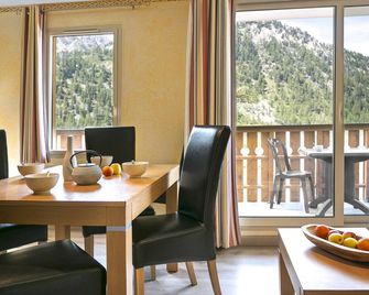 Résidence mmv Les terrasses d'Isola - Isola - Sala de estar