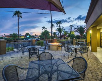 Holiday Inn North Phoenix - גלנדייל - פטיו