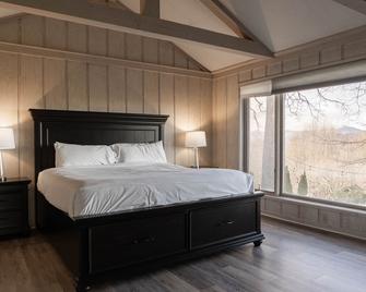 Inn at Crestwood - Boone - Bedroom