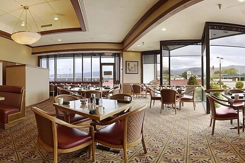 Affordability Meets Comfort! Free Parking, Pets Allowed, Outdoor Pool - Wenatchee - Restaurant