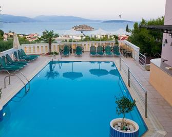 Amaryllis Hotel Apartments - Tolo - Bể bơi