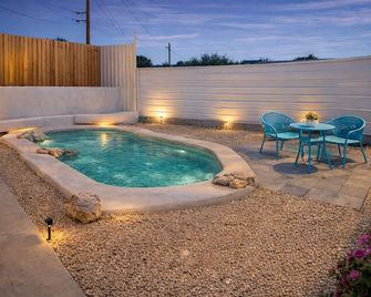 Spring House Resort - Desert Hot Springs - Bazén