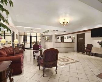 Travelodge by Wyndham New Orleans West Harvey Hotel - Harvey - Salónek