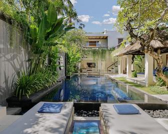 Jimbaran Bay Villas by Nakula - South Kuta - Piscina