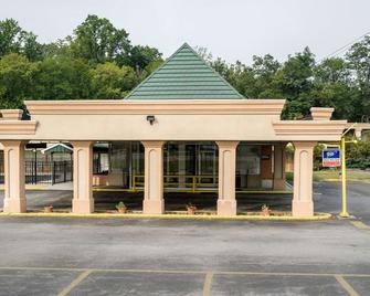 Rodeway Inn University - Newark - Gebouw