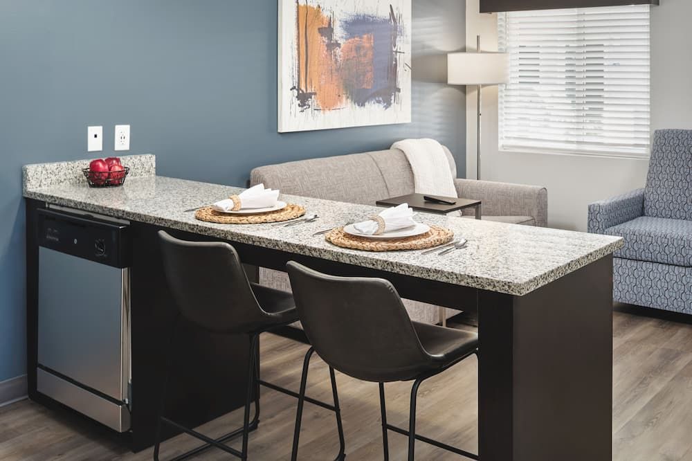 Stayapt Suites Madison-Greenbrier - Madison - Eetruimte