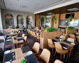 King's Kraft The Park Executive Hotel - Jamnagar - Restaurant