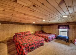 The Bovard Lodge Rustic Cabin Near Ohio River! - Florence - Bedroom