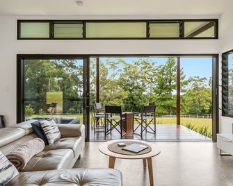Toad Hall - Cottage - Lennox Head - Living room