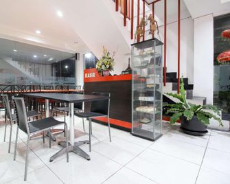 RedDoorz Plus @ Affandi Gejayan - Depok - Recepción