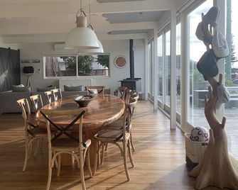 Stunning ocean facing property - Gisborne - Jídelna