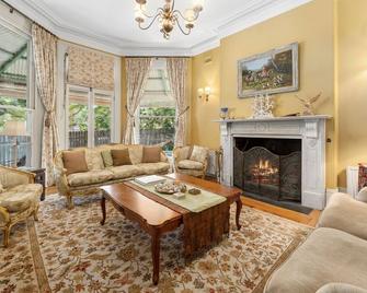 Coolangatta House and Studio - Katoomba - Living room