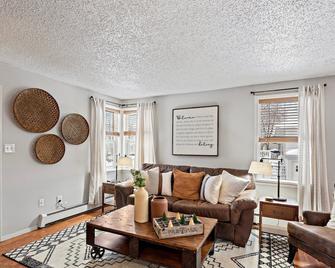 The Turnagain House • Bright & Cozy • Near Airport - Anchorage - Sala de estar