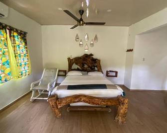 Eco Hostal Kuima - La Esmeralda - Bedroom