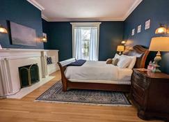 Park Avenue Suite | Cotton Mansion - Duluth - Bedroom