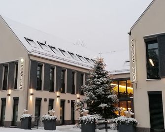 KH Hotel mit Restaurant - Geisenfeld - Building
