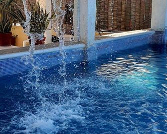 Hotel Corona Zihuatanejo - Zihuatanejo - Svømmebasseng