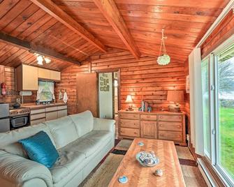 Waterfront Sekiu Escape - 9 Mi to Neah Bay! - Sekiu - Sala de estar