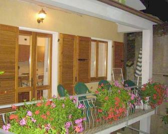 Comfortable Apartment in Prabione with Mountain View (45 sqm). - Campione del Garda - Patio