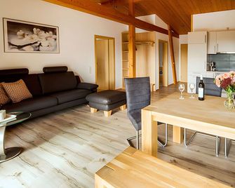 Holiday Apartment '60sqm, 2 Bedrooms' with Balcony and Wi-Fi - Radolfzell - Sufragerie