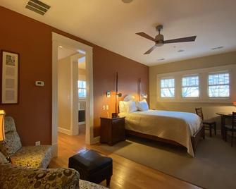 Showers Inn - בלומינגטון - חדר שינה