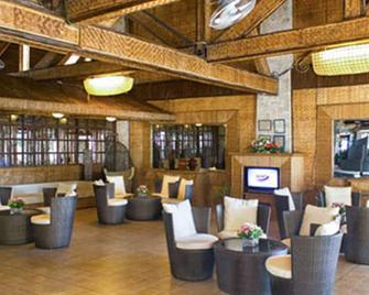 Matabungkay Beach Hotel - Lian - Sala de estar