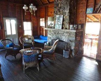Gwanatchewan Cottage - Private Island - Mactier - Living room