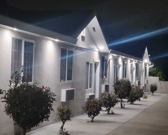 Deluxe Inn Redwood City - Redwood City - Building