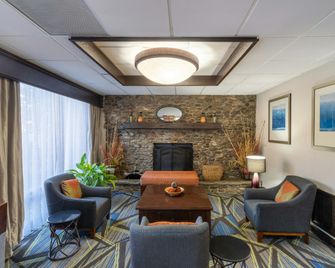 Holiday Inn Express Forsyth By IHG - Forsyth - Lounge