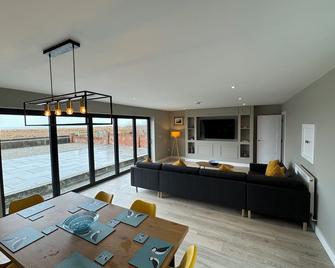 Bungalow on the beach - Southsea - Living room