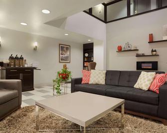 Country Inn & Suites By Radisson Dfw-Arpt S Irving - Irving - Living room