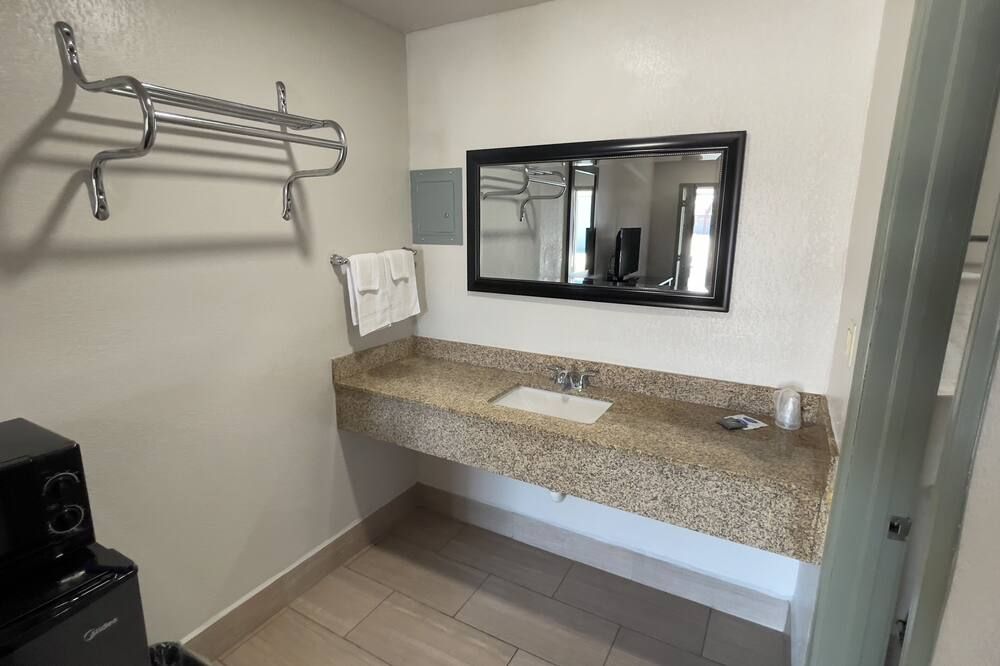 Budget Inn Ada - Ada - Badkamer