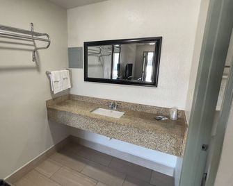 Budget Inn Ada - Ada - Badkamer