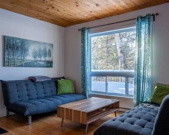 Lake Front In The Woods Newly Furnished - Saint-Didace - Sala de estar