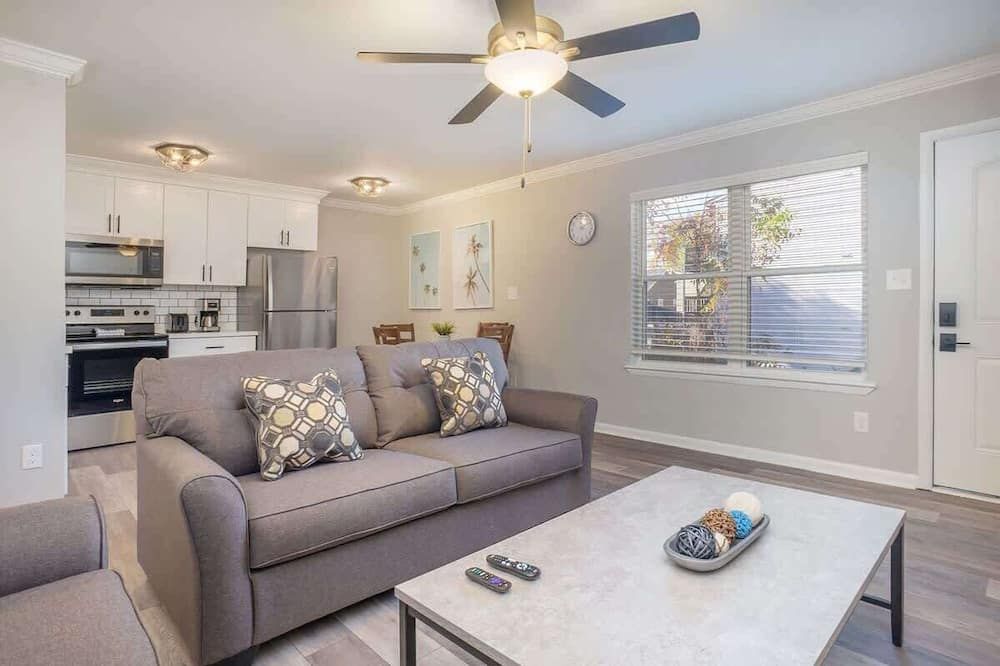 Hillside Cove - Plank Suite - נורפולק - סלון