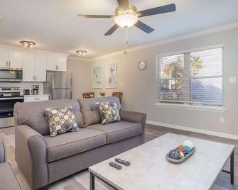 Hillside Cove - Plank Suite - Norfolk - Sala de estar