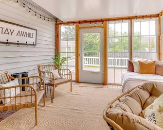 14 Mi to Dtwn Indy: Family Gem w/ Yard - Greenwood - Wohnzimmer