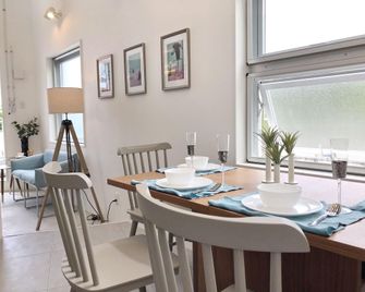 Front Field Senami - Yomitan - Essbereich