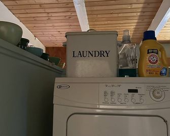 Private ocean view cottage in Nye Beach area of NEWPORT - Newport - Laundry facility