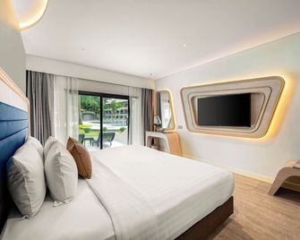 Amora Beach Resort Phuket - Choeng Thale